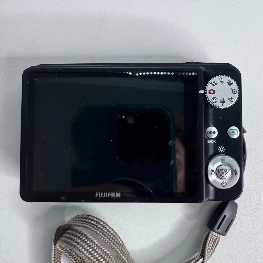 Fujifilm FinePix J150w Retro Digital Camera with Card Reader and Accessories